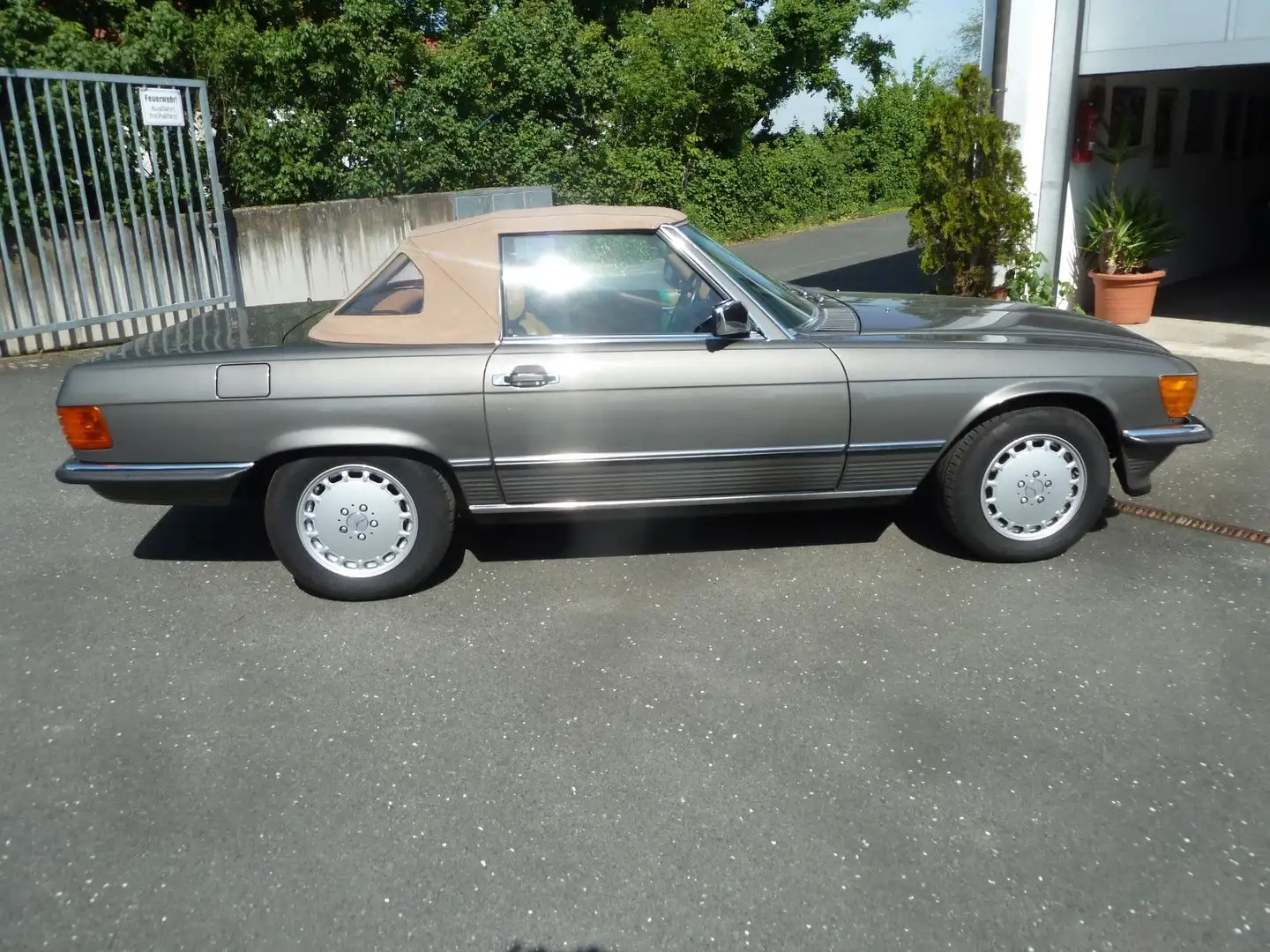 Mercedes-Benz SL 560 Grau - 2