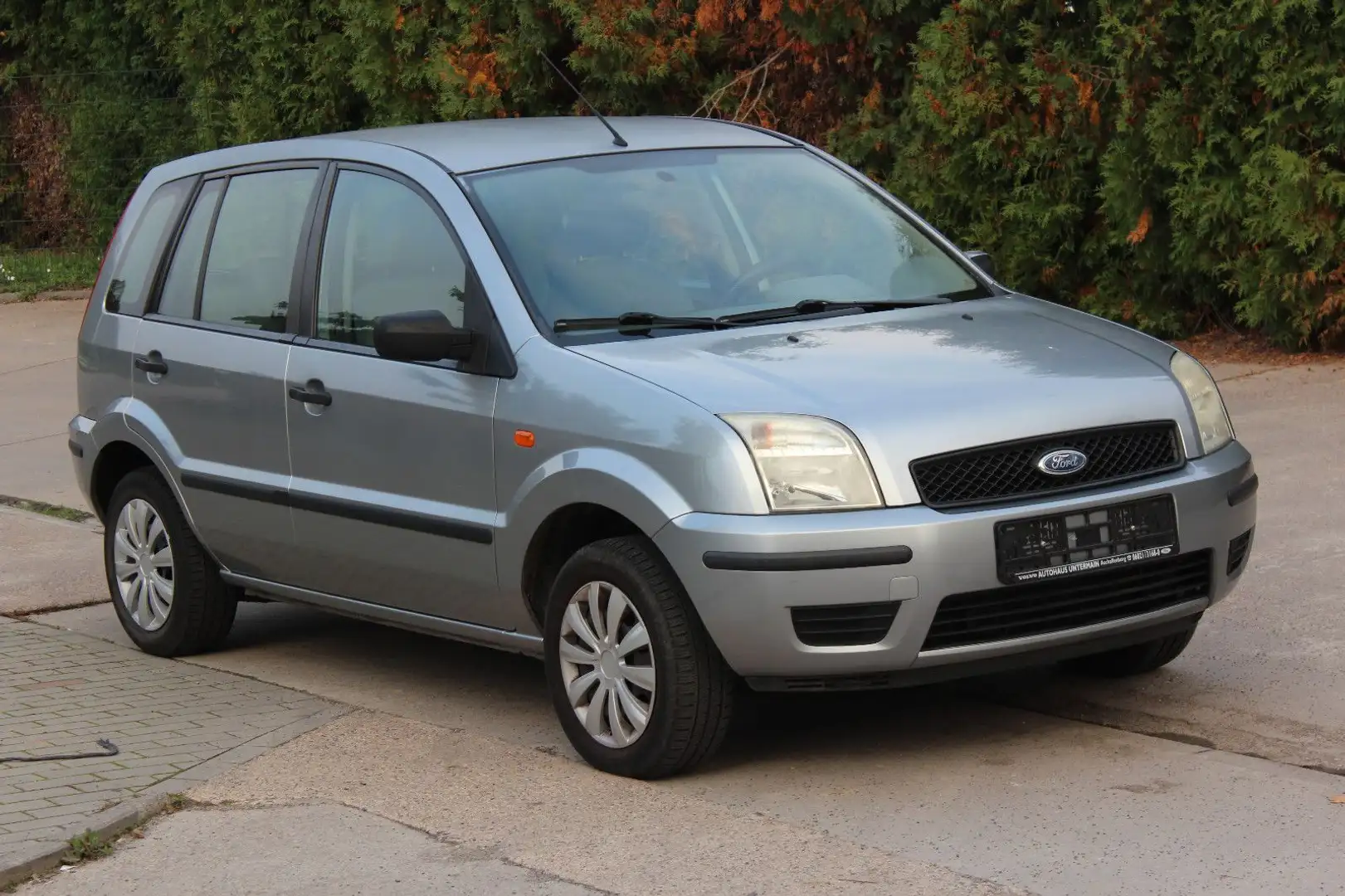 Ford Fusion Ambiente+Klima+TÜV-09-2026+AHK Silber - 1