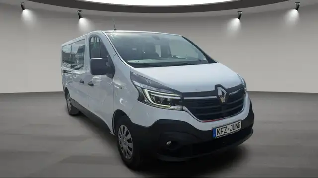 Renault Trafic view 3