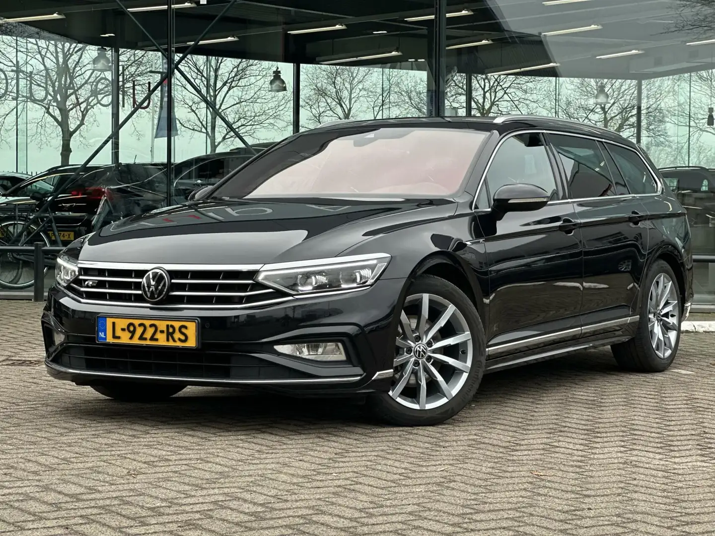Volkswagen Passat Variant 1.5 TSI R-Line Automaat Trekhaak NAP Zwart - 2