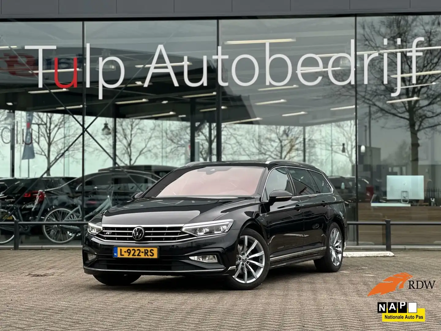 Volkswagen Passat Variant 1.5 TSI R-Line Automaat Trekhaak NAP Zwart - 1