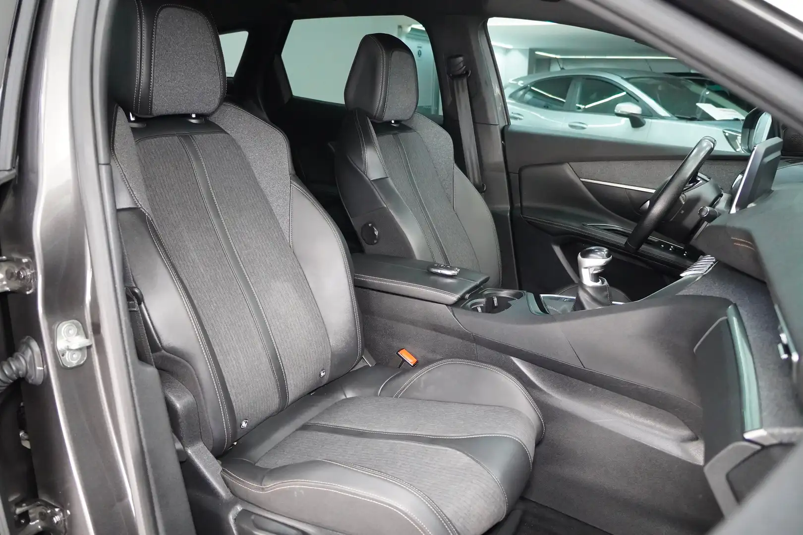 Peugeot 3008 1200T 130cv GT-LINE Full LED + NAV Gris - 2