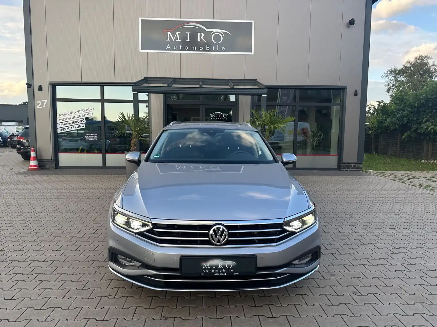 Volkswagen Passat Variant Elegance 2.0TDI Automatik/AHK Silber - 2