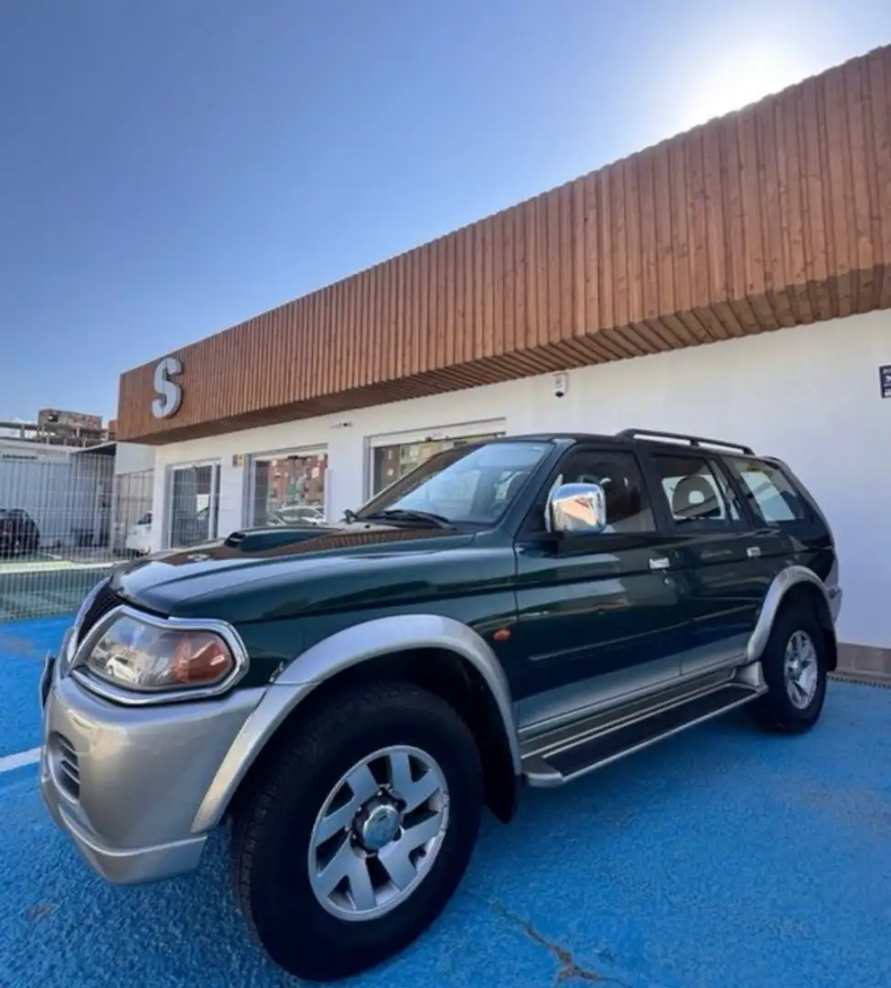 Mitsubishi Montero Todoterreno Manual de 5 Puertas Verde - 2