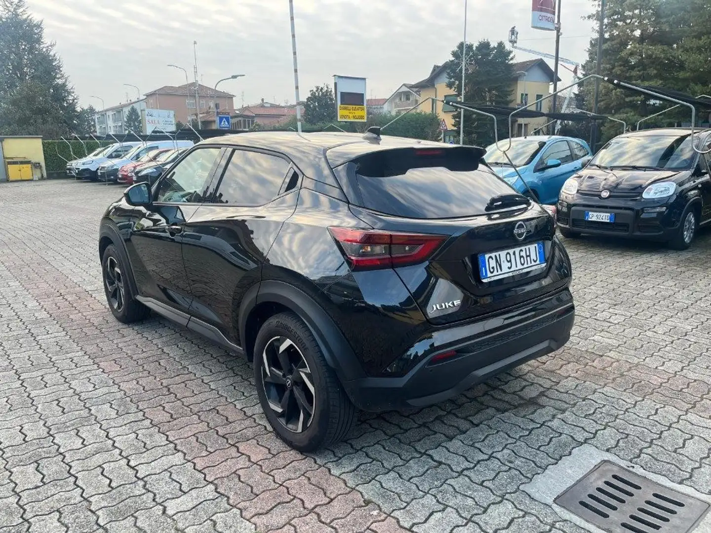 Nissan Juke 1.0 DIG-T 114 CV N-Connecta Nero - 2