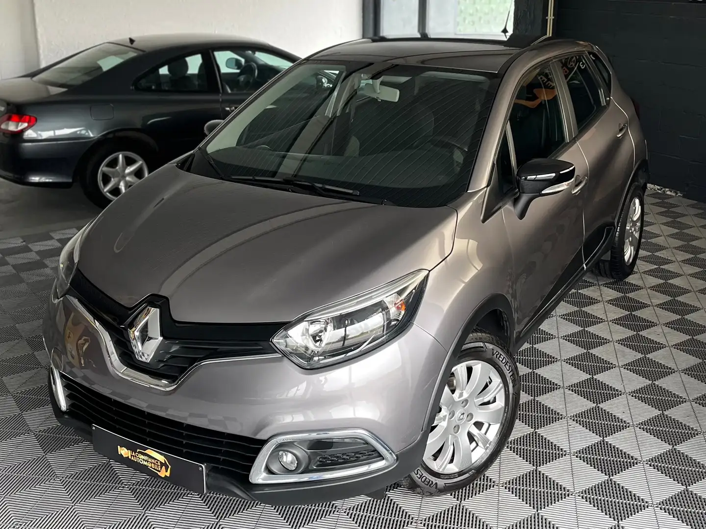 Renault Captur 0.9TCe 1er propriétaire garantie 12 mois Gris - 2