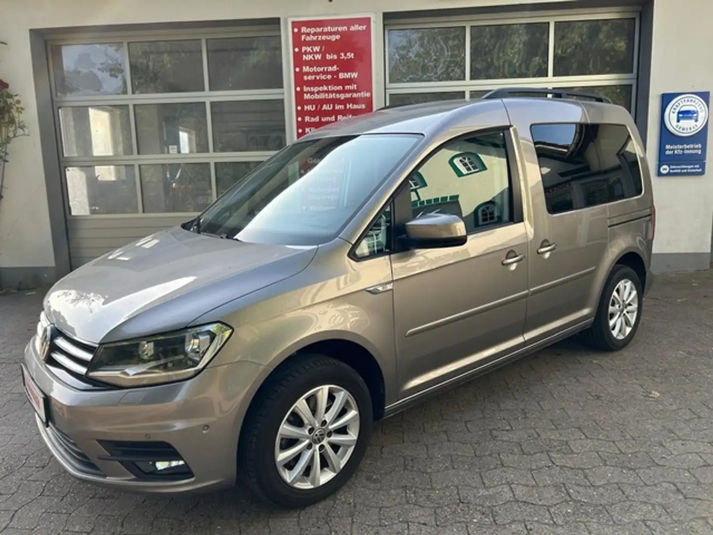 Volkswagen Caddy 1.4 TSI DSG BMT Comfortline,Sitzhzg.,PDC,A Beige - 1