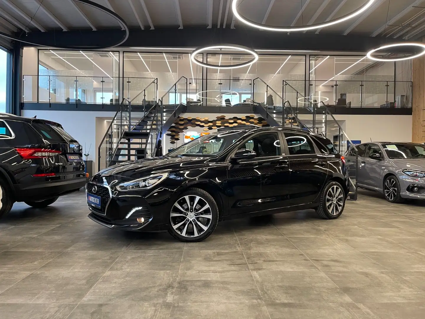 Hyundai i30 YES! Plus *PANO*AHK*KAMERA*NAVI*CARPLAY*TEMP Чорний - 1