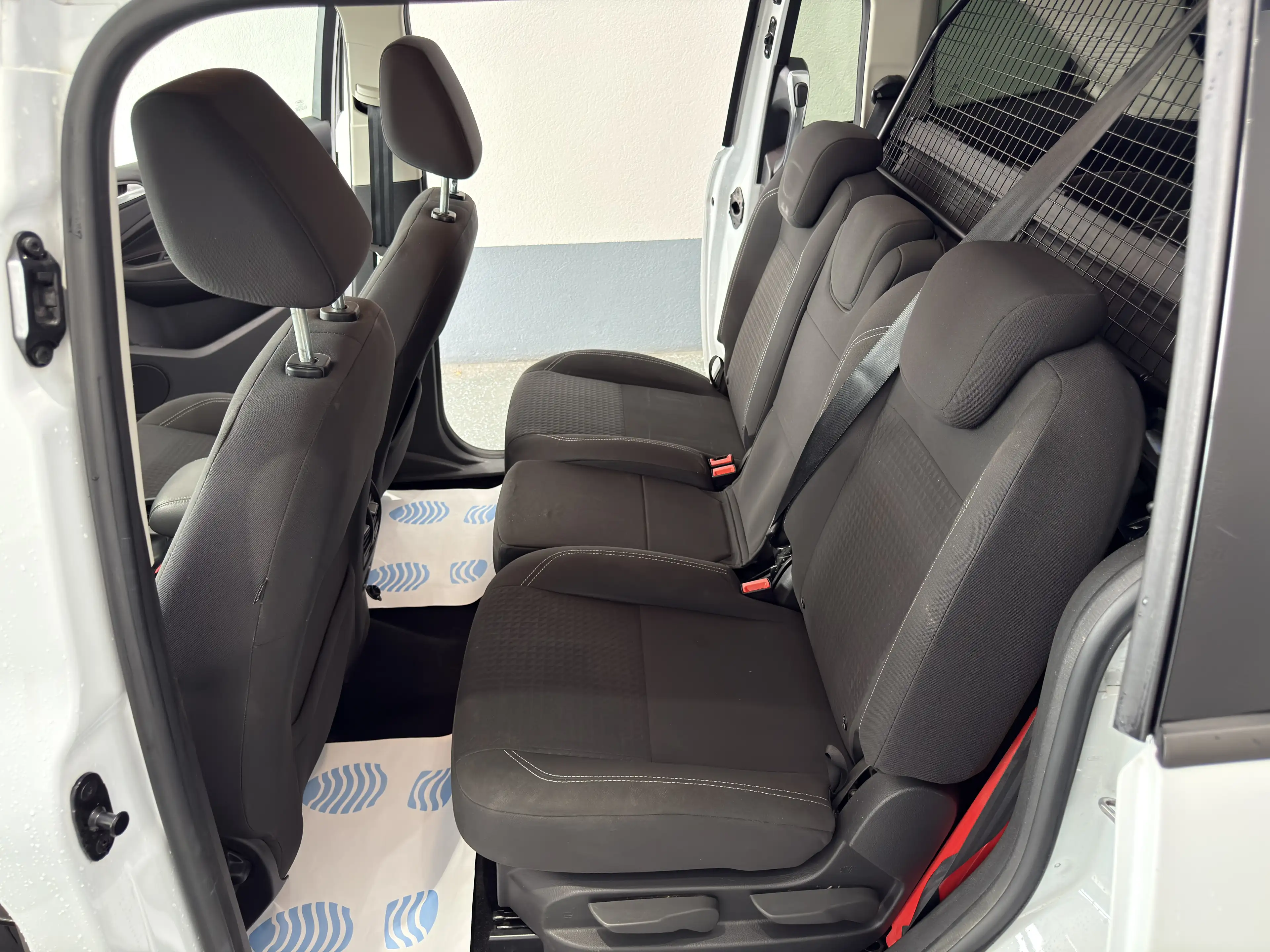 Ford Grand C-Max Trend — photo 7