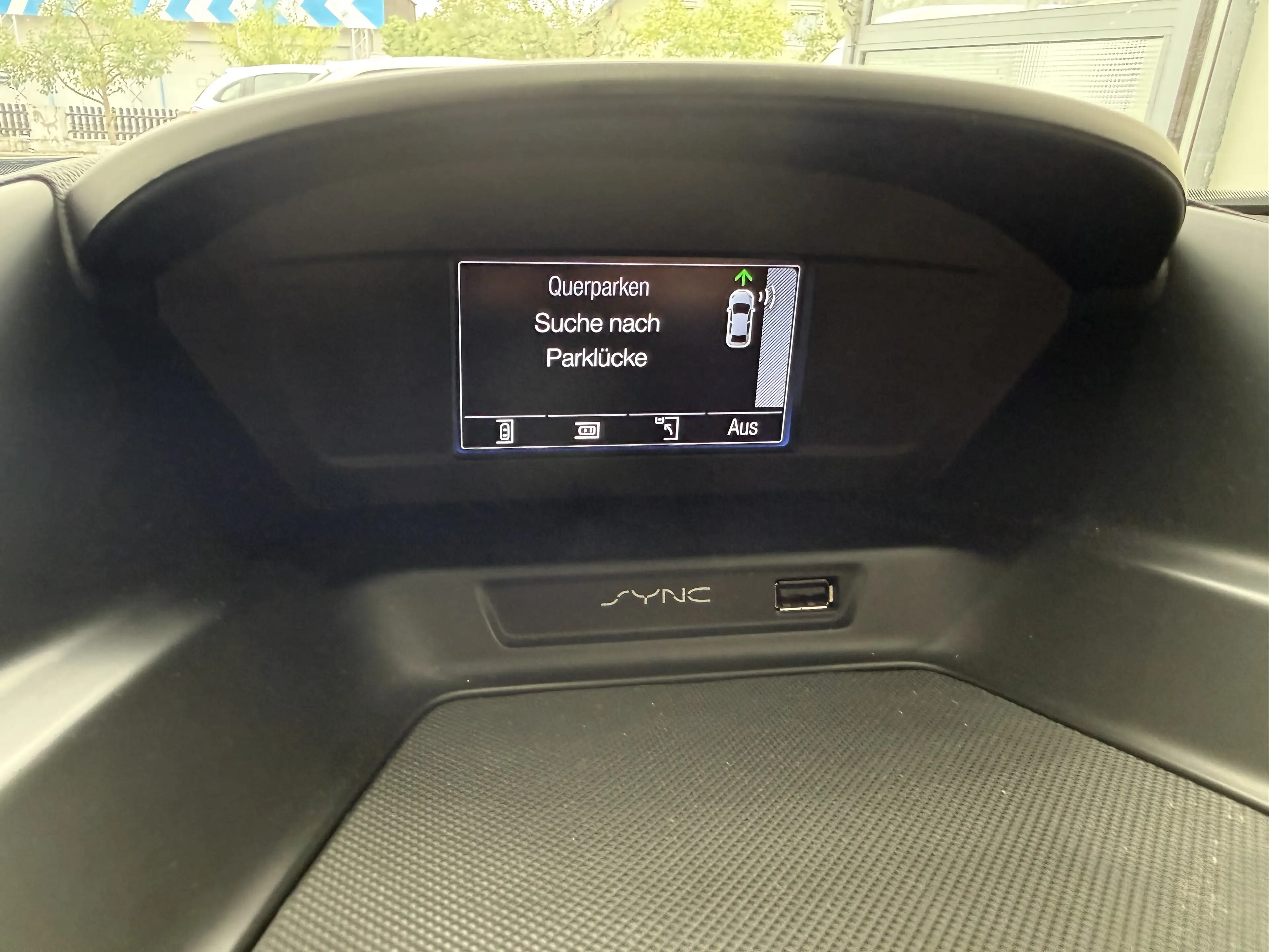 Ford Grand C-Max Trend — photo 15