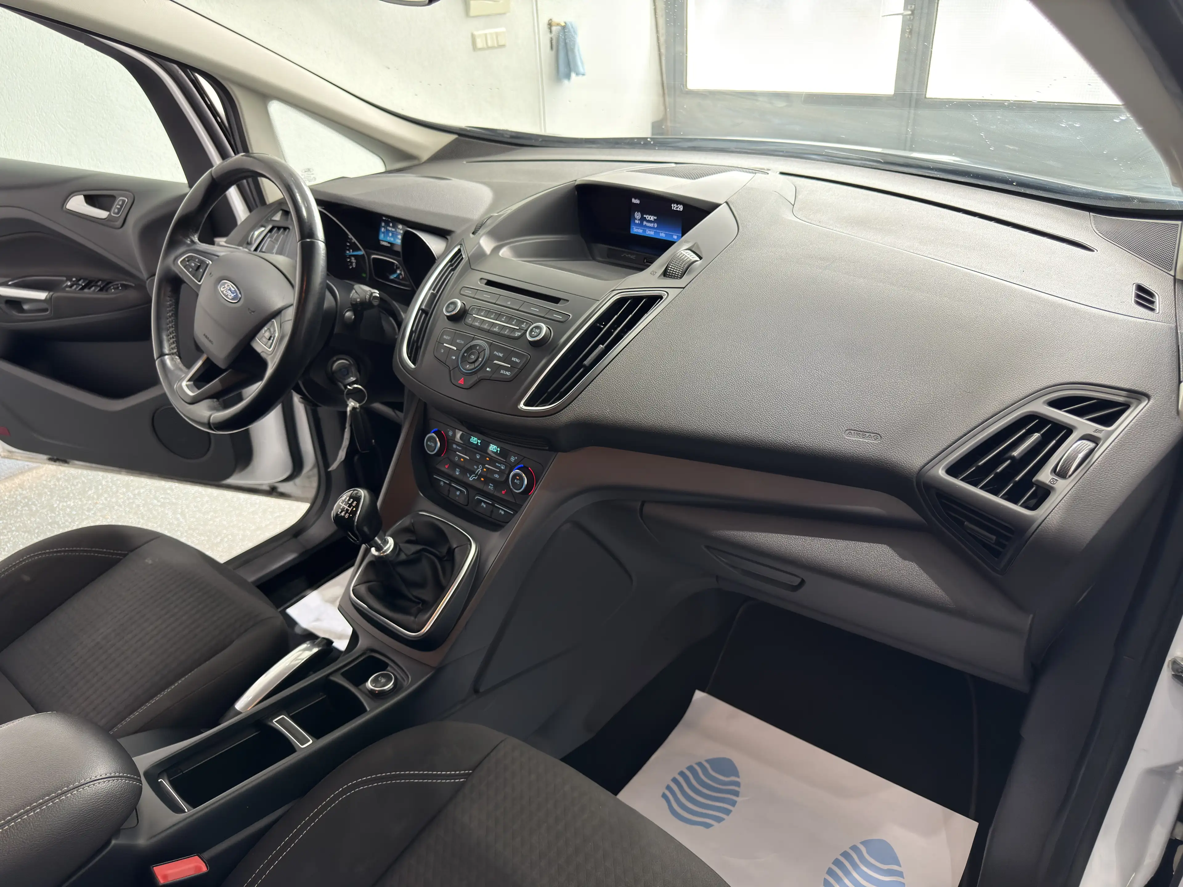 Ford Grand C-Max Trend — photo 12