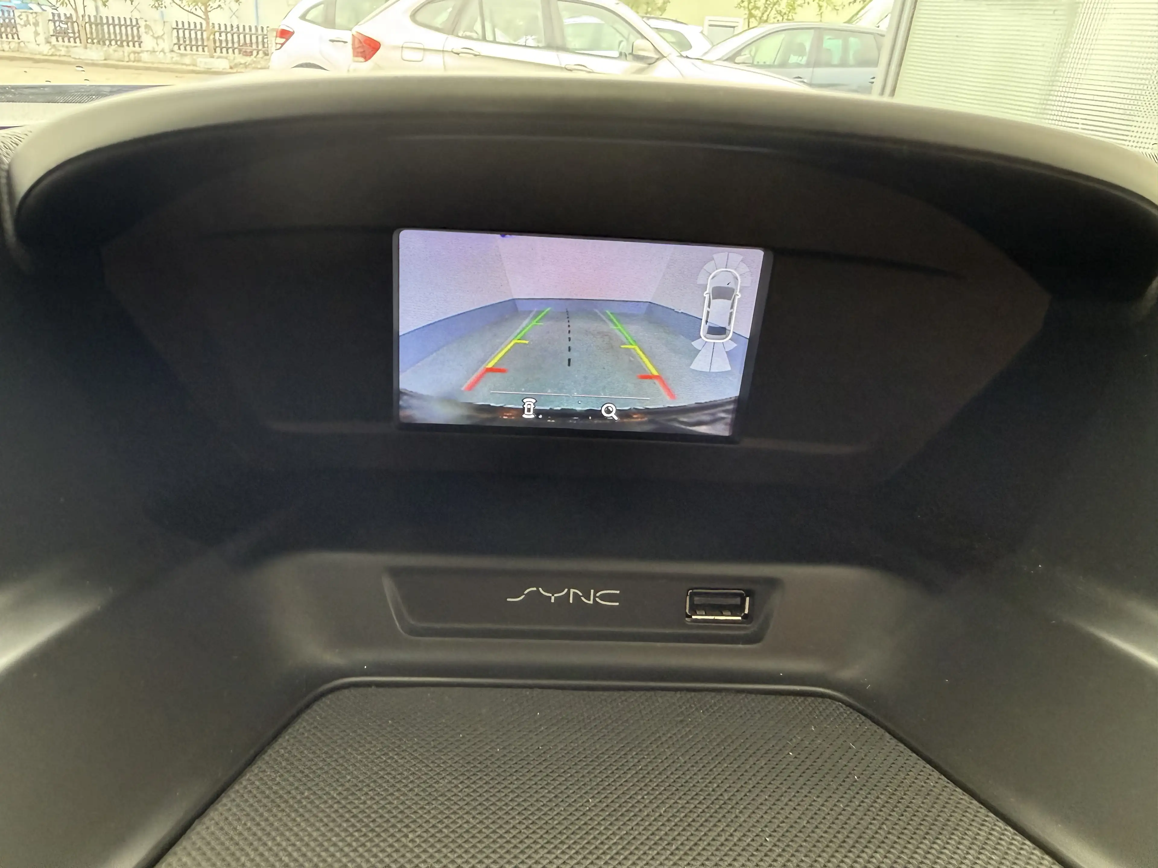 Ford Grand C-Max Trend — photo 14