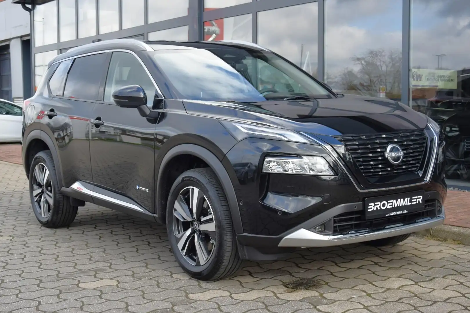 Nissan X-Trail 1,5 VC-T e-Power 4x2 Tekna Schwarz - 1