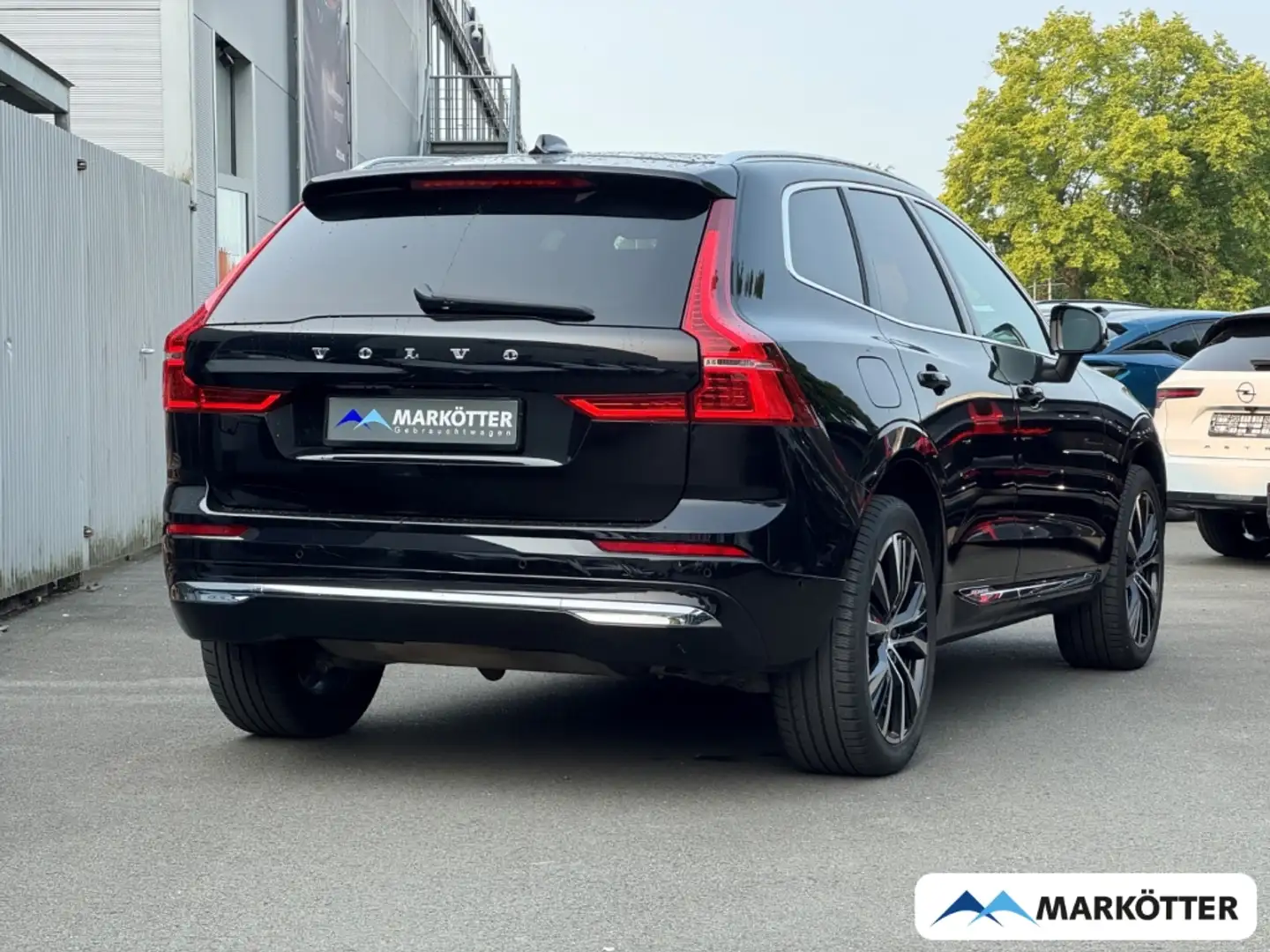 Volvo XC60 T6 AWD InscriptionRecharge BLIS/AHK/360°CAM Schwarz - 2