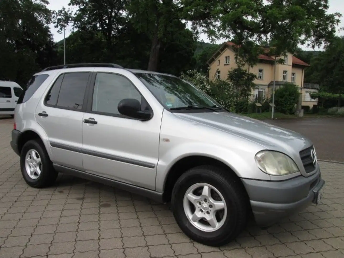 Mercedes-Benz ML 320 1.HAND+WENIG KM+AUTOMATIK+TÜV NEU a.W. Silber - 2