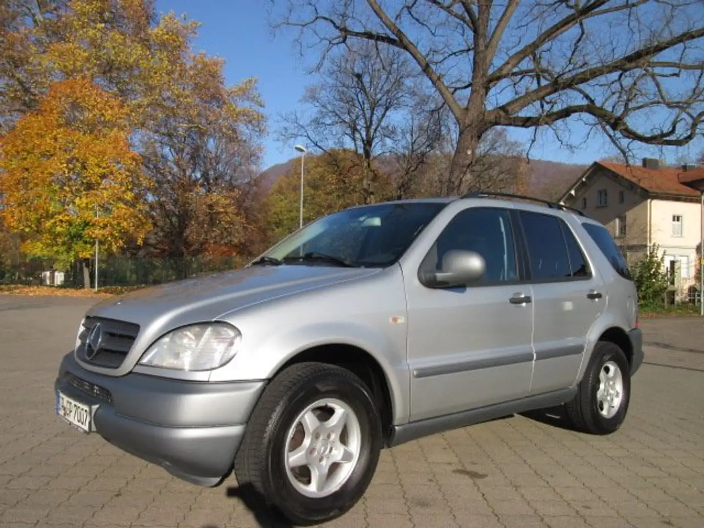 Mercedes-Benz ML 320 1.HAND+WENIG KM+AUTOMATIK+TÜV NEU Zilver - 2