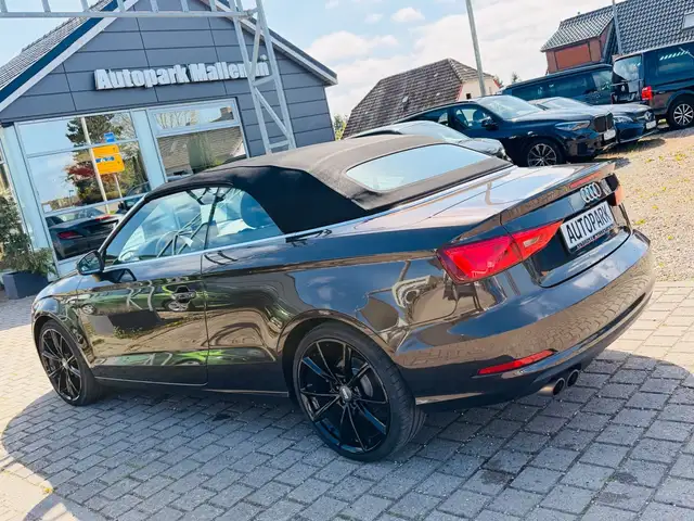 Audi A3 Cabriolet view 3