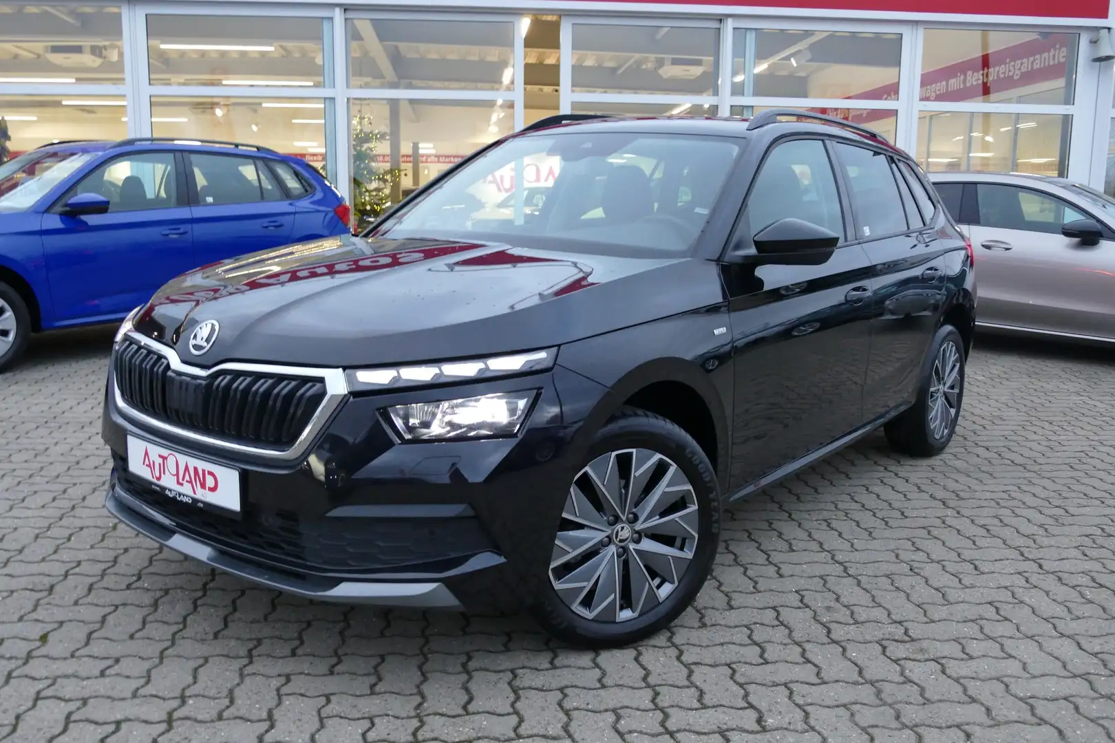 Skoda Kamiq 1.0 TSI Tour DSG LED SmartLink Kamera AHK Schwarz - 2