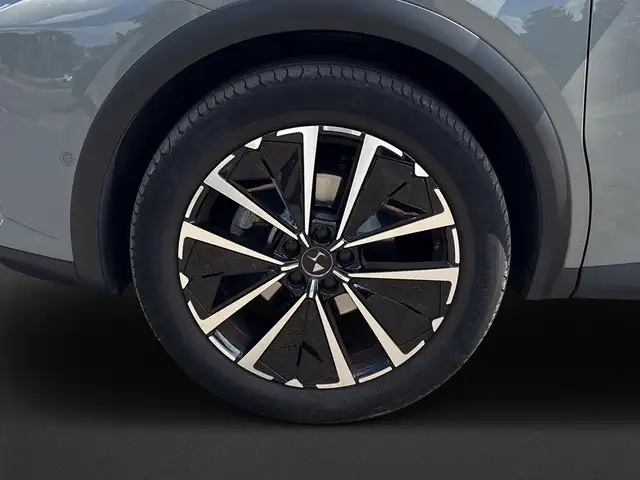 DS Automobiles DS 7 Crossback view 9