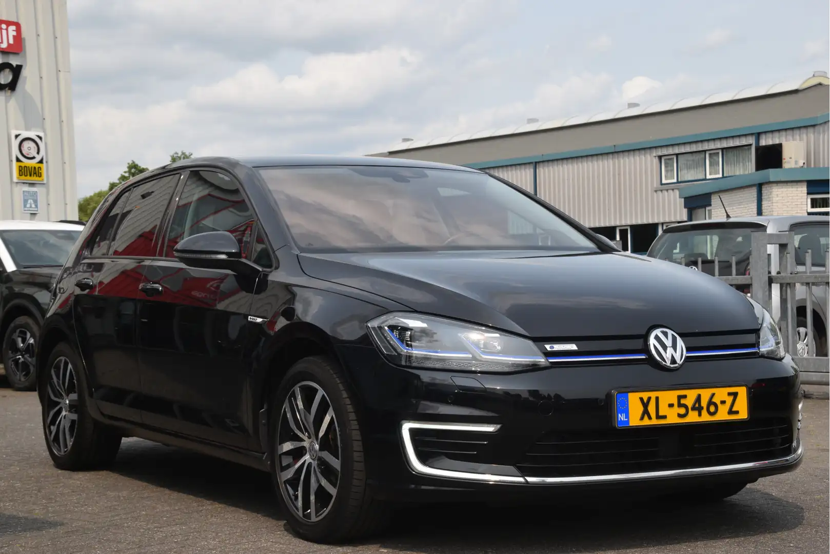 Volkswagen e-Golf e-Golf Clima l Cruise l Leder l LED l LMV l PDC Zwart - 2
