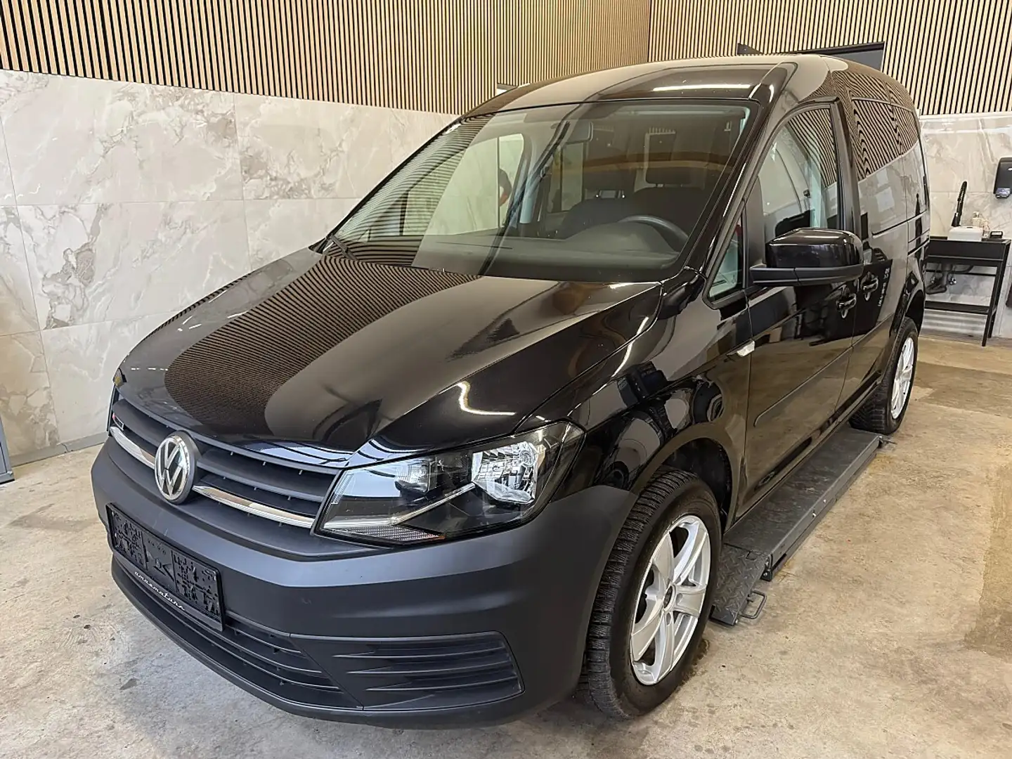 Volkswagen Caddy Kombi Trendline 2,0 TDI 4MOTION ÖAMTC, Komforts... Schwarz - 1