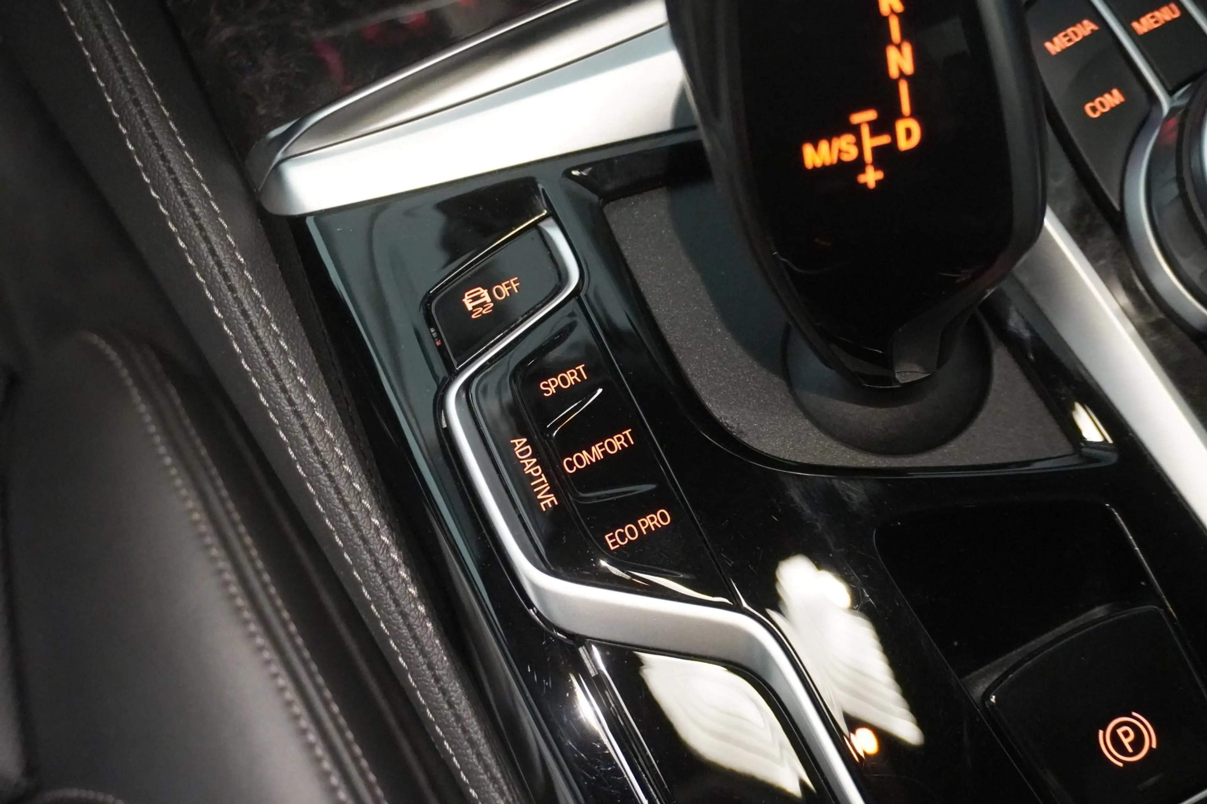 BMW M550 i xDrive — photo 13