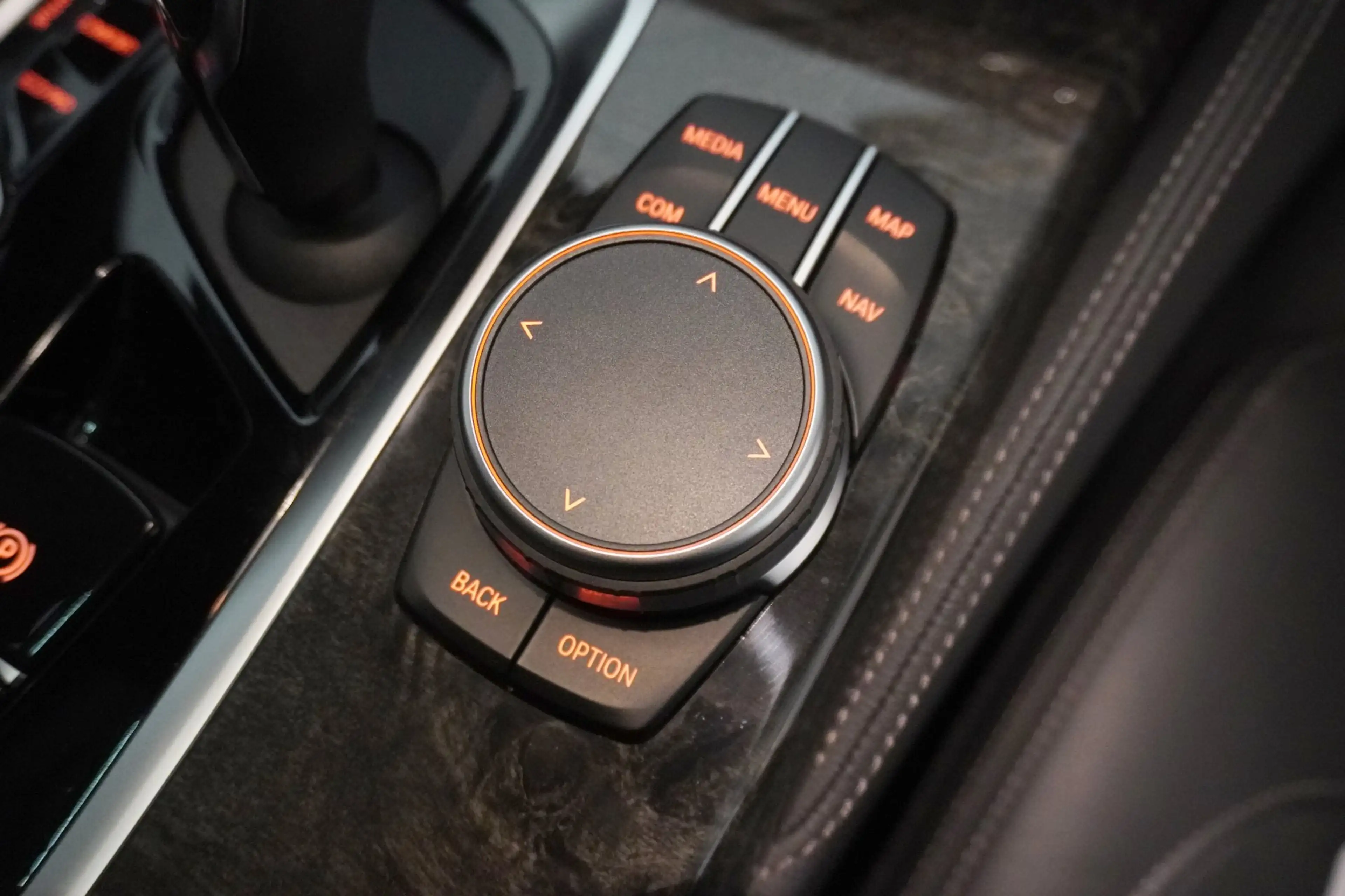 BMW M550 i xDrive — photo 15
