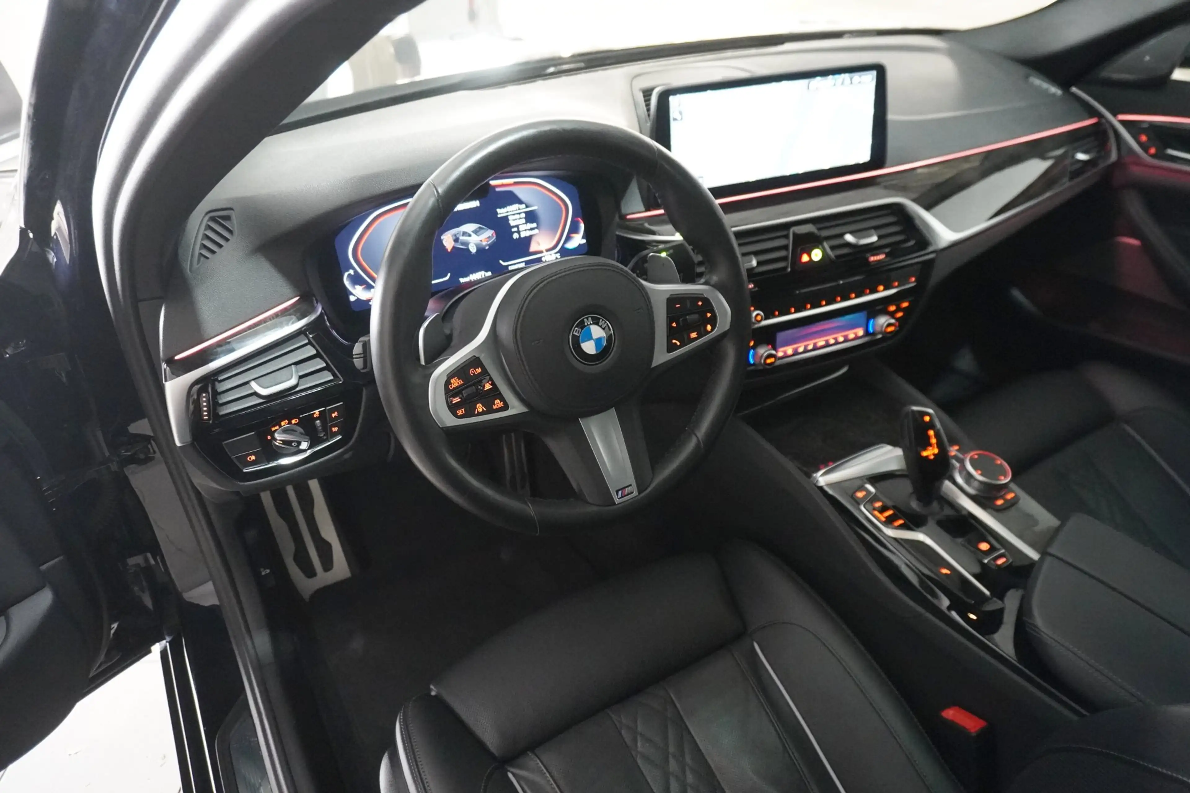 BMW M550 i xDrive — photo 6