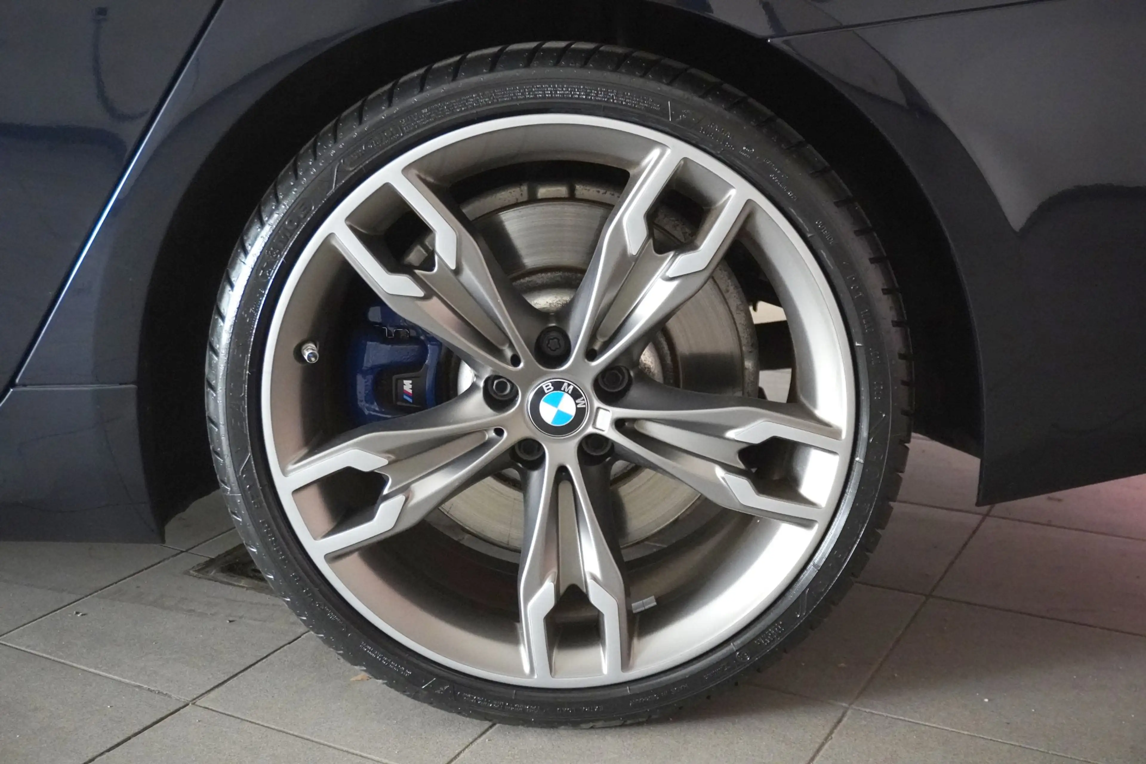 BMW M550 i xDrive — photo 4
