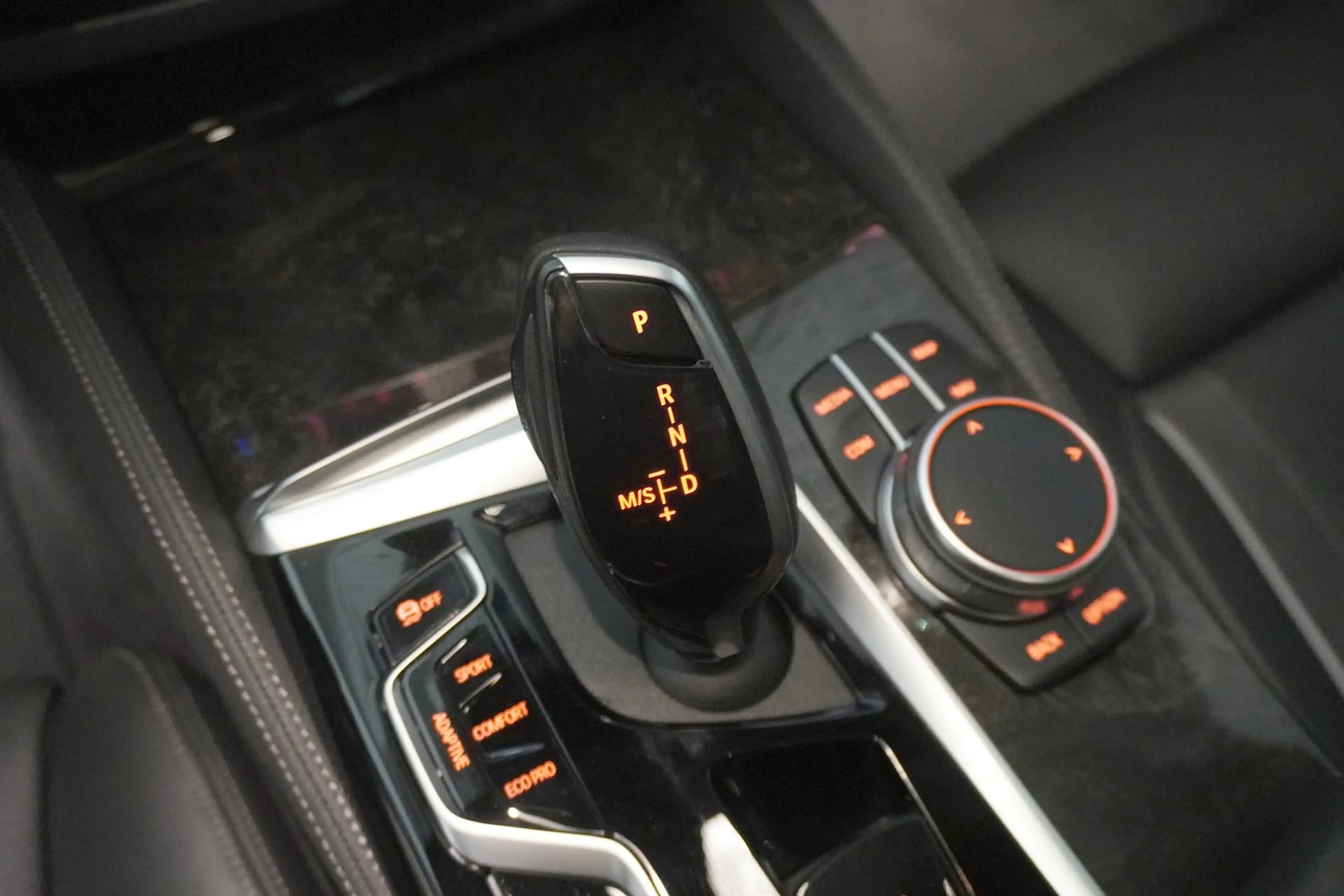 BMW M550 i xDrive — photo 12