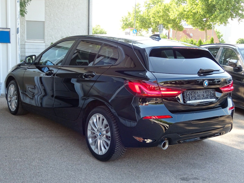 BMW 118 i Aut Advantage 17" Navi LC Pro Leder LED SHZ — photo 4