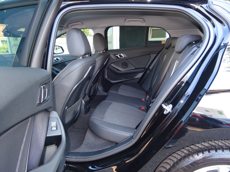BMW 118 i Aut Advantage 17" Navi LC Pro Leder LED SHZ — photo 13