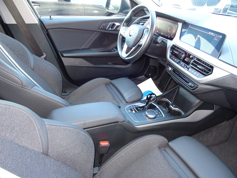 BMW 118 i Aut Advantage 17" Navi LC Pro Leder LED SHZ — photo 8