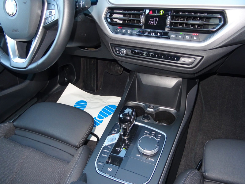 BMW 118 i Aut Advantage 17" Navi LC Pro Leder LED SHZ — photo 9