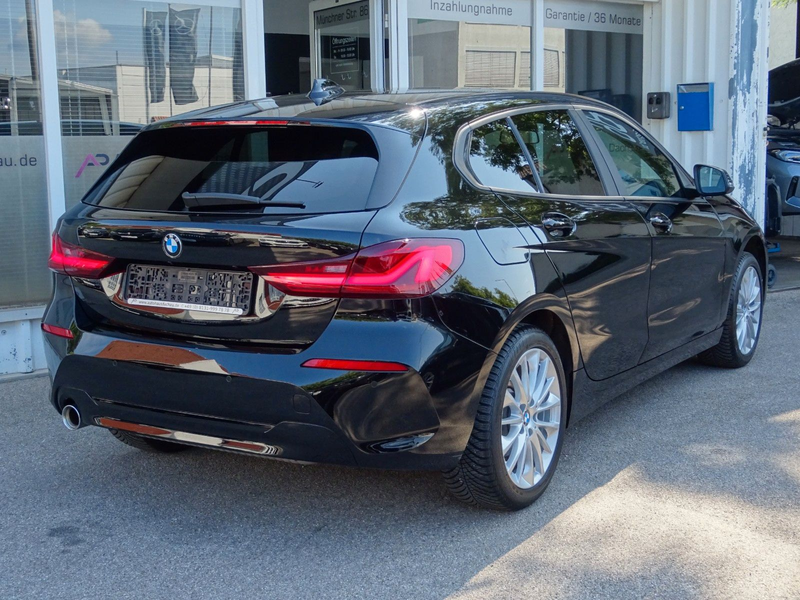 BMW 118 i Aut Advantage 17" Navi LC Pro Leder LED SHZ — photo 6