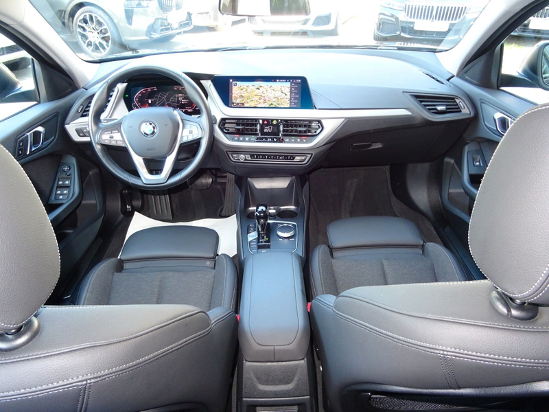 BMW 118 i Aut Advantage 17" Navi LC Pro Leder LED SHZ — photo 7