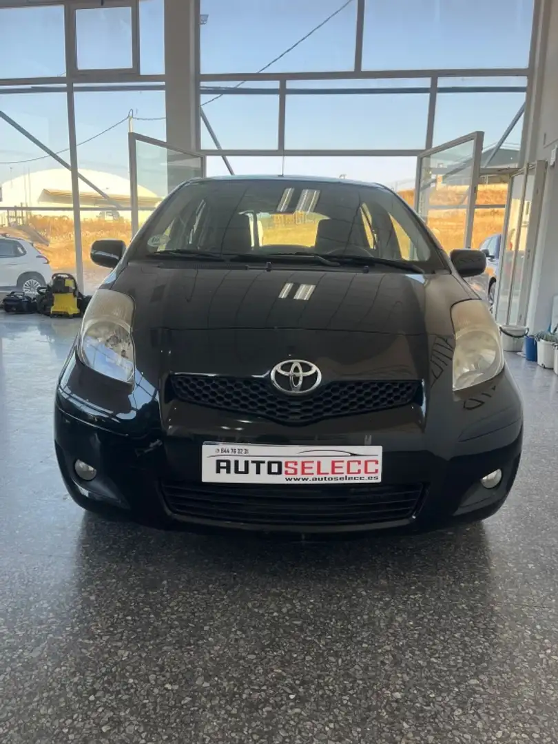 Toyota Yaris 1.4D-4D Connect Negro - 1