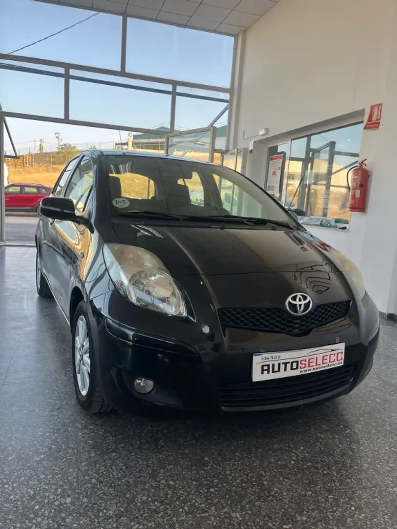 Toyota Yaris 1.4D-4D Connect Negro - 2