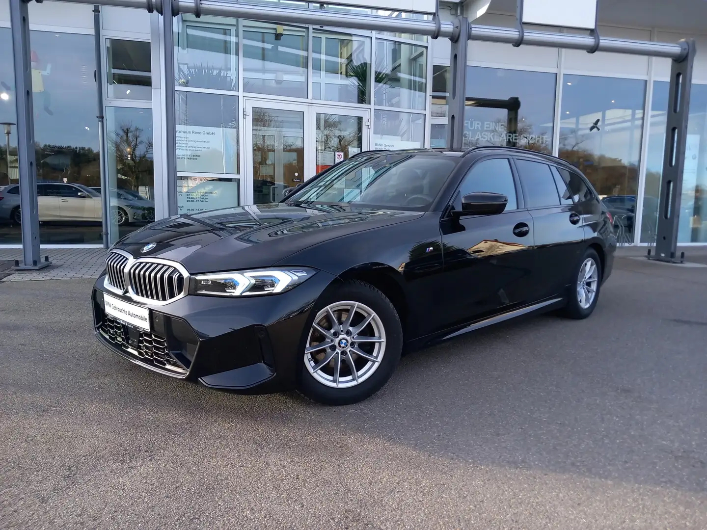 BMW 320 d Touring Aut MSport AHK Panorama LED AktGeschwR Schwarz - 2
