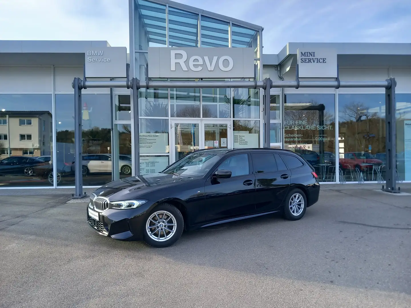 BMW 320 d Touring Aut MSport AHK Panorama LED AktGeschwR Schwarz - 1
