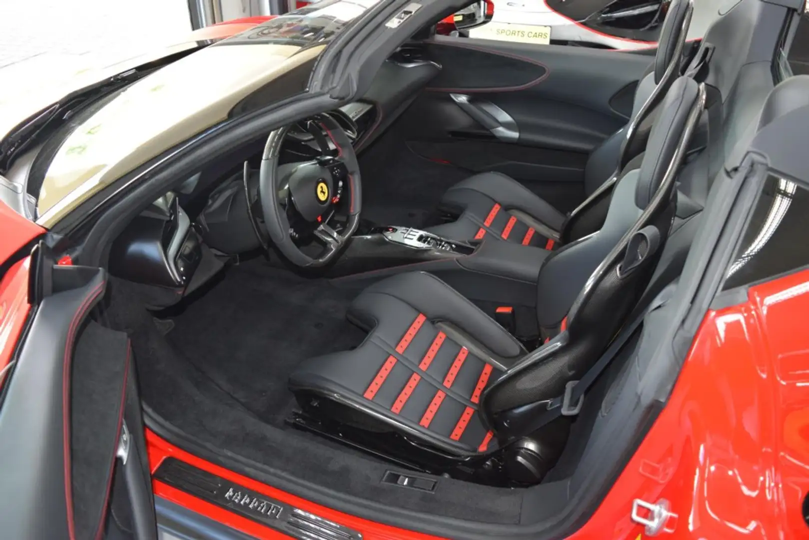 Ferrari SF90 Spider NEUWAGEN Racingsitze Carbon Lifting Rot - 2