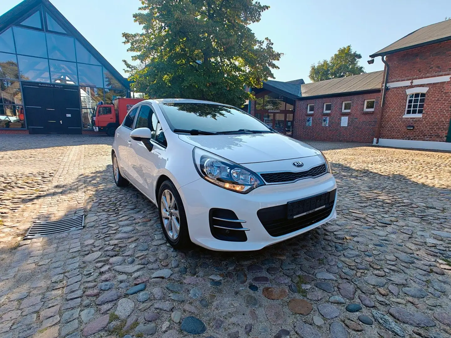 Kia Rio 1,2 Dream Team / Klimaautomatik. PDC  1 Hand Weiß - 2