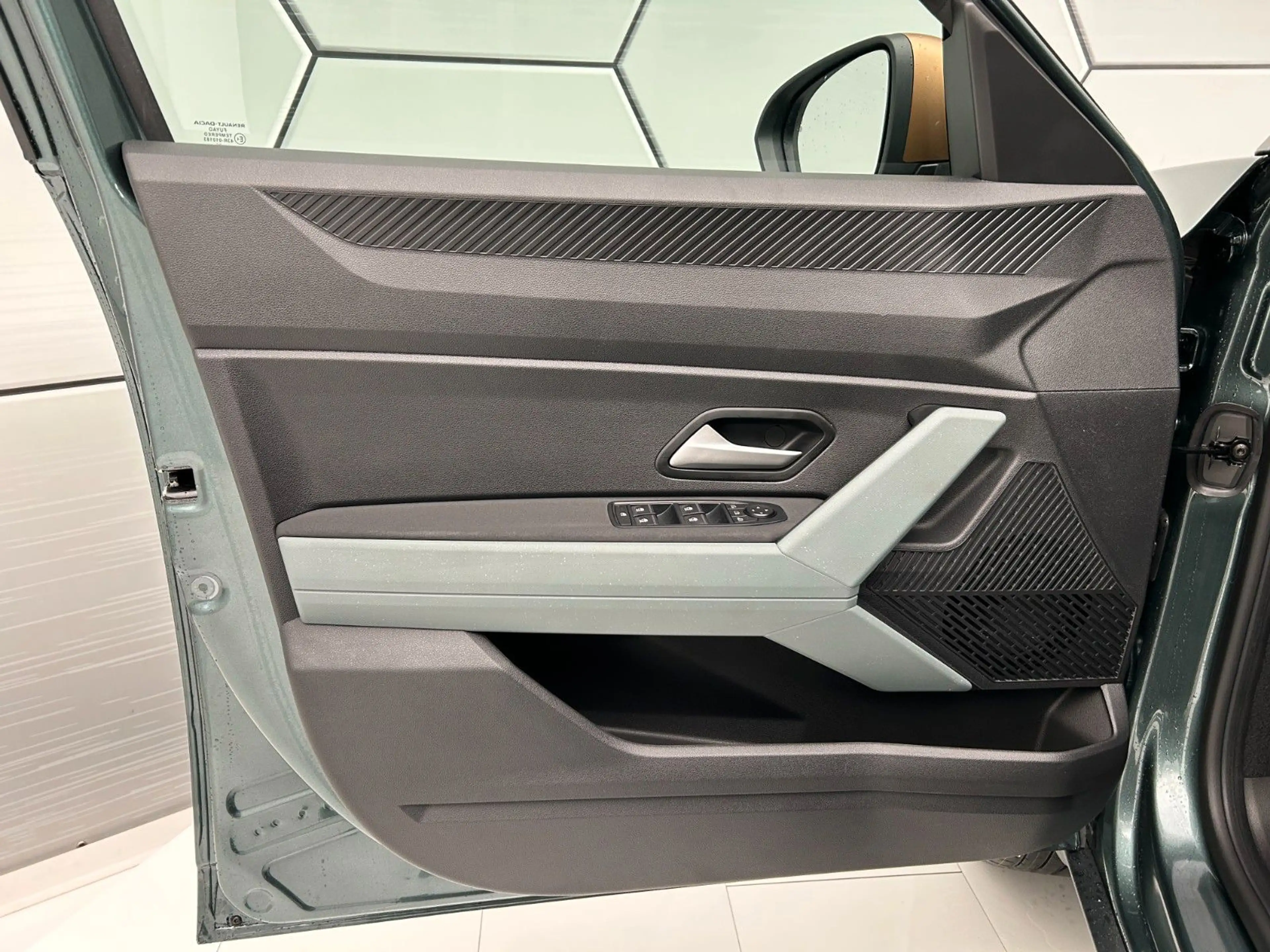 Dacia Duster Extreme hybrid 155 Winter-Plus — photo 11