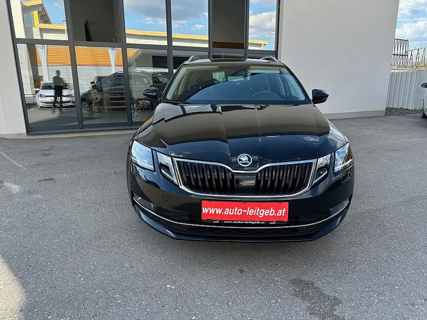 Skoda Octavia Combi 1,6 Style Limited TDI 4x4 Schwarz - 2