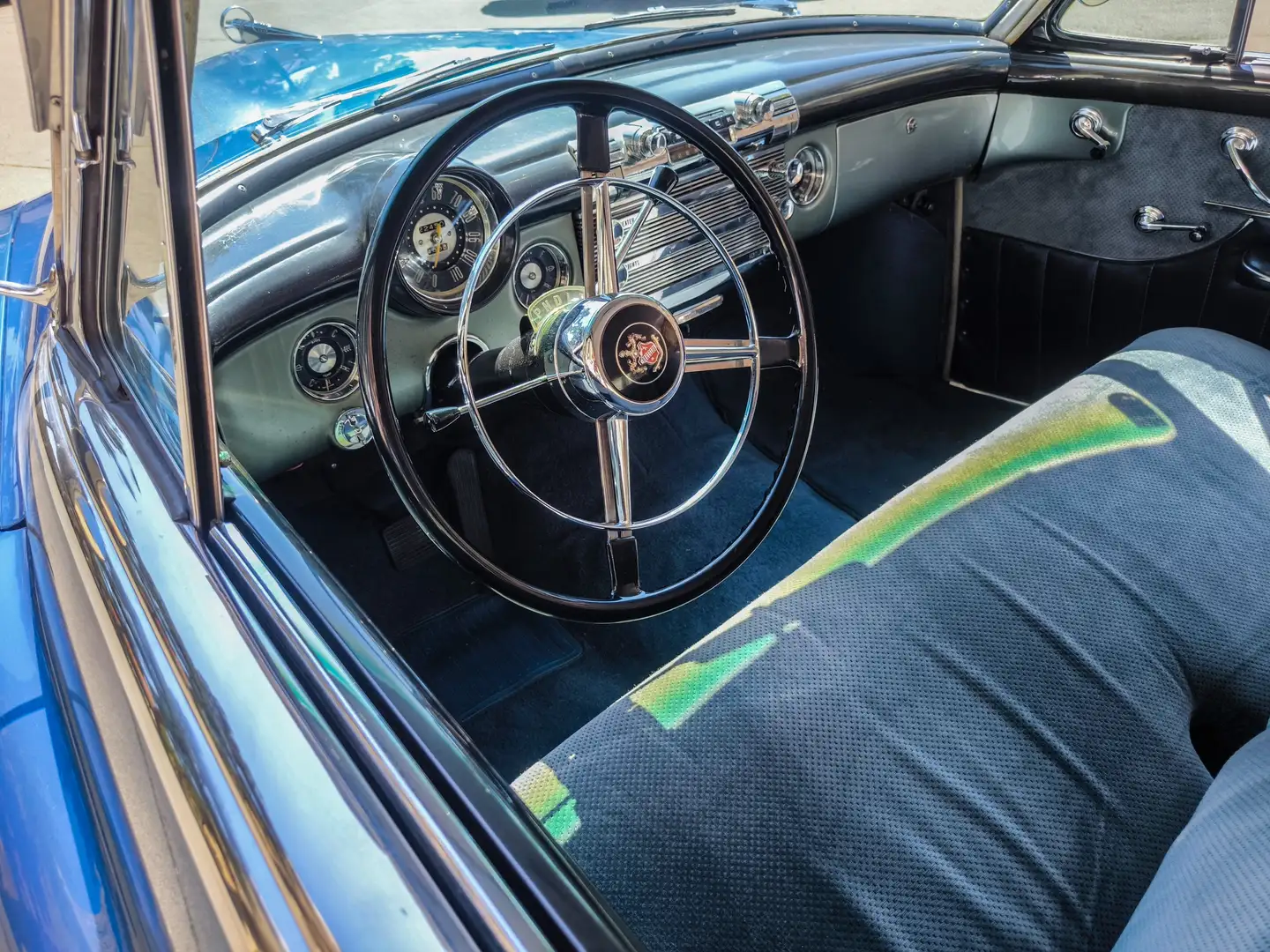 Buick Riviera Super Coupé (56R Model / Series 50) 8-Zyl. Albastru - 2