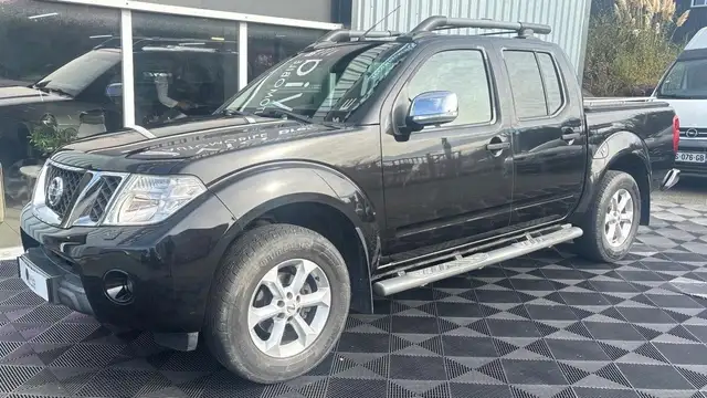 Nissan Navara 2.5 DCI 190cv BVA 4x4 King-Cab Confort Double cabine /Sièges chauffants /Toit ouvrant