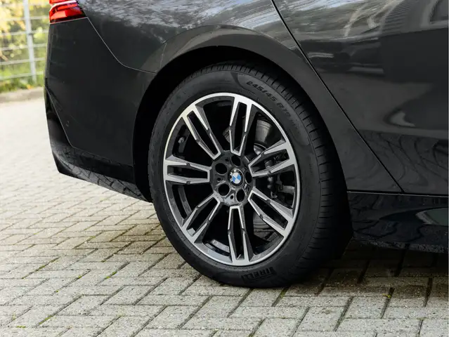 BMW I5 view 12