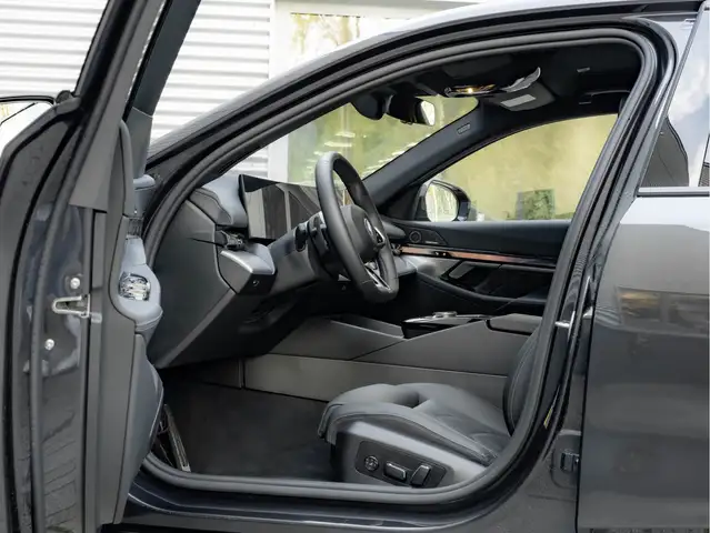 BMW I5 view 15