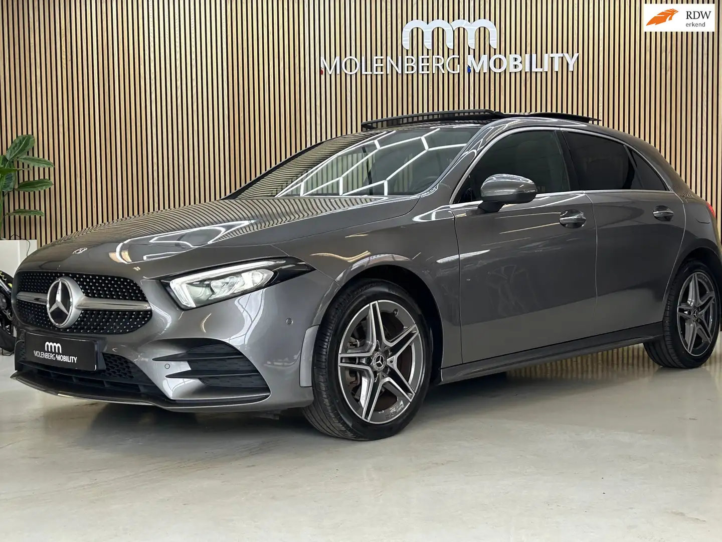 Mercedes-Benz A 250 A250e/Pano/ Keyless Entry Gris - 1