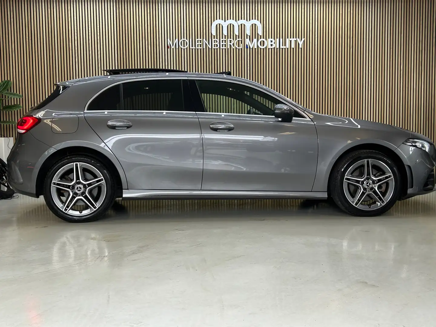 Mercedes-Benz A 250 A250e/Pano/ Keyless Entry Gris - 2